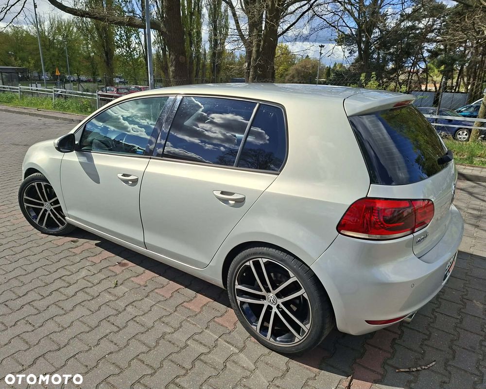 Volkswagen Golf - 1