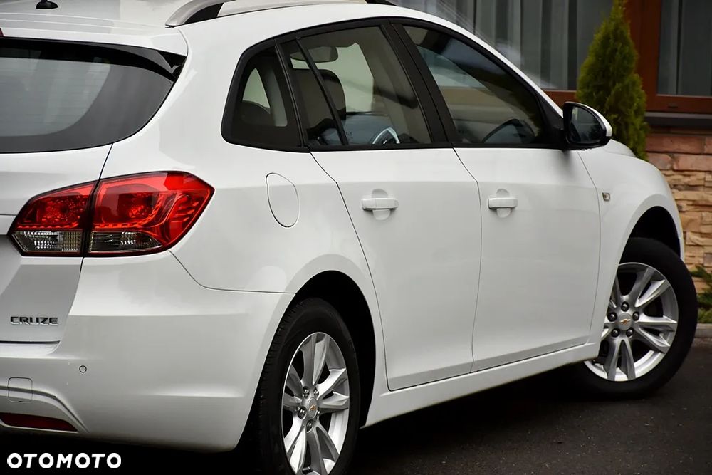 Chevrolet Cruze Station Wagon 1.6 LS+ - 11