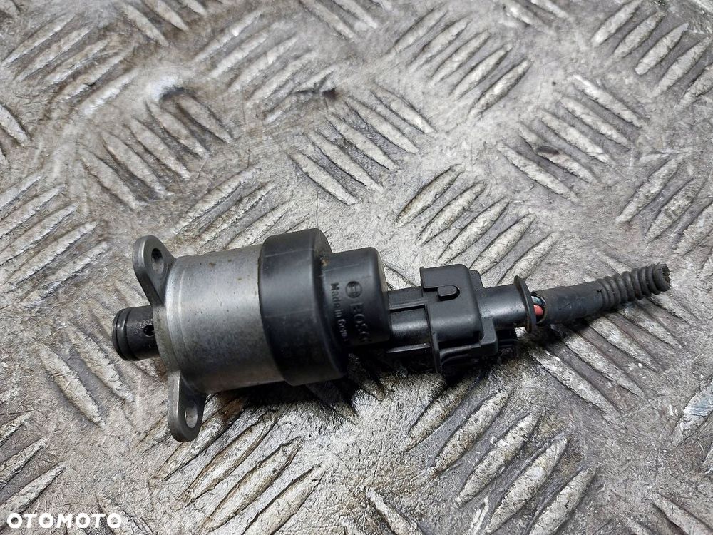 CZUJNIK CIŚNIENIA PALIWA Z POMPY VOLVO V40 I S40 I 1.9 DI 0926400493 - 1
