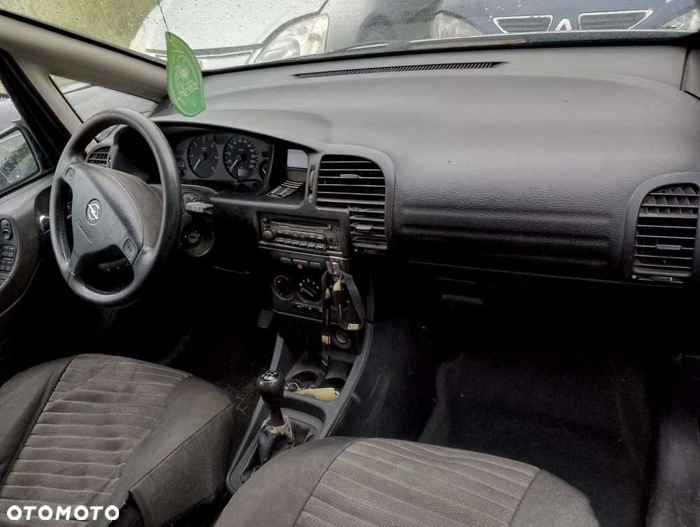 Opel Zafira A (99-03r.) 2.0 DTI 100KM. Silnik Y20DTH Skrzynia F23 WR lakier Z 151 / 94L.Cały na części.GWARANCJA !!! Przód Tył Zestaw Komplet Drzwi Klapa Zderzak Błotnik Maska Grill Atrapa Szyba Pas Lampa Lusterko Boczki Fotel Kanapa Kokpit Deska Rozdzielcza Przełącznik Włącznik Sterownik Przewody Wiązka Instalacja Moduł Komputer Czujnik Listwa Pompa Alternator Wtryski Głowica Rozrusznik Kompresor Sprzęgło Dwumas Silnik Skrzynia ABS Klimatyzacji Paliwa Wspomagania Kolektor Turbina Przepustnica Zawór Chłodnica Koło Hak Belka Sanki Zawieszenie Mcpherson Półoś Amortyzator Wydech Tłumik Zacisk Most - 6