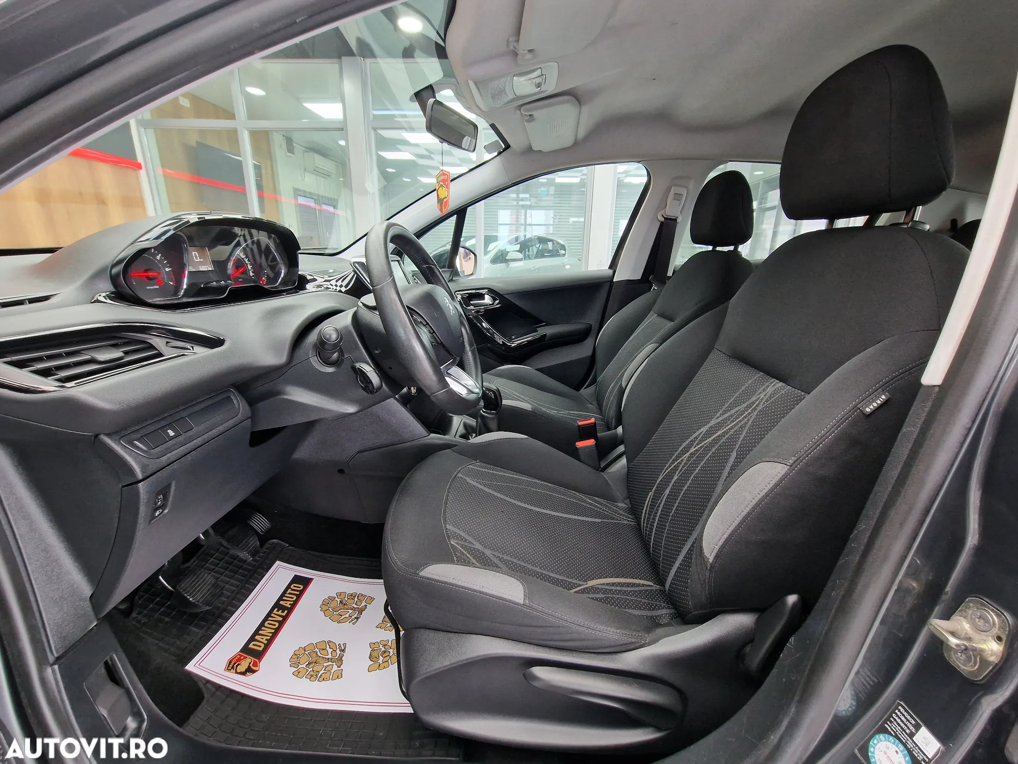 Peugeot 208 1.2 L PureTech Active - 6