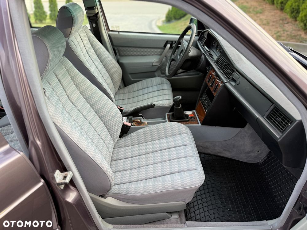 Mercedes-Benz W201 (190) - 18