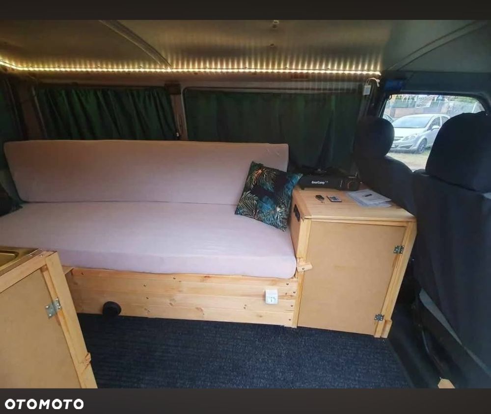 Volkswagen Transporter - 11