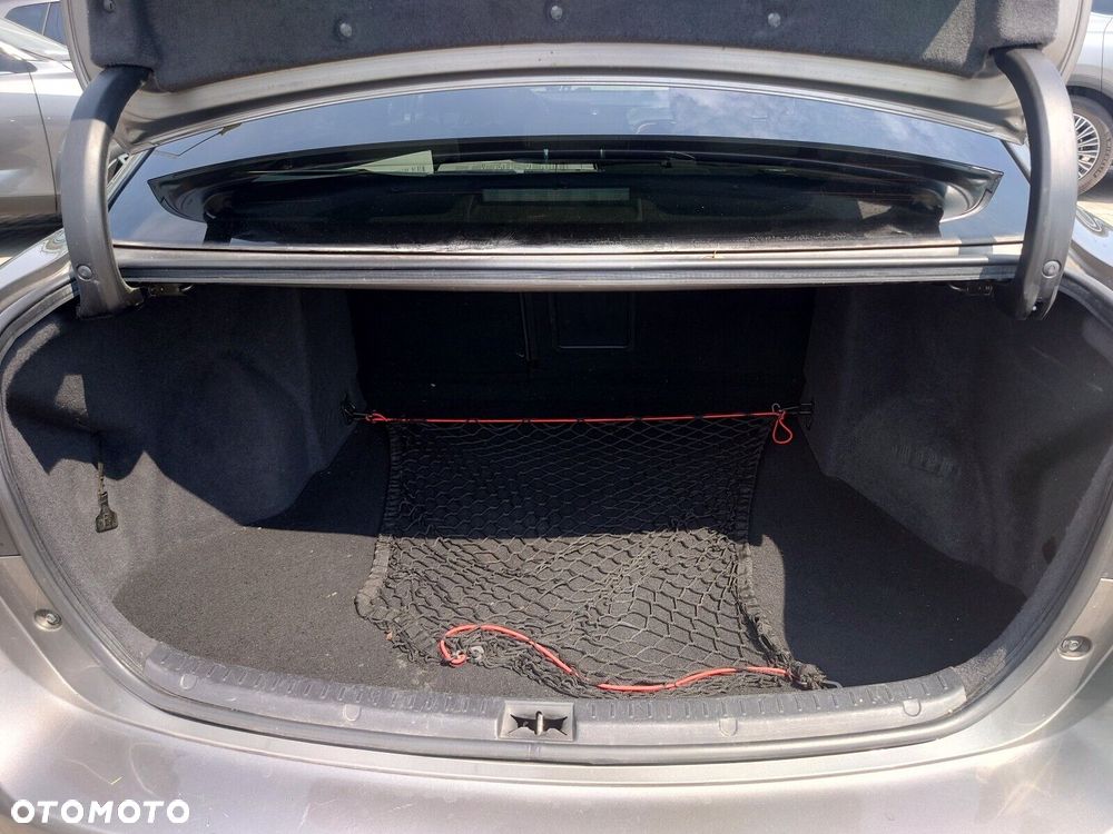 Toyota Avensis 1.8 Premium - 22