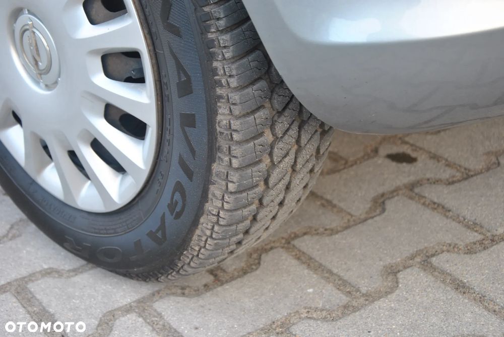 Opel Corsa 1.2 16V Cosmo - 13