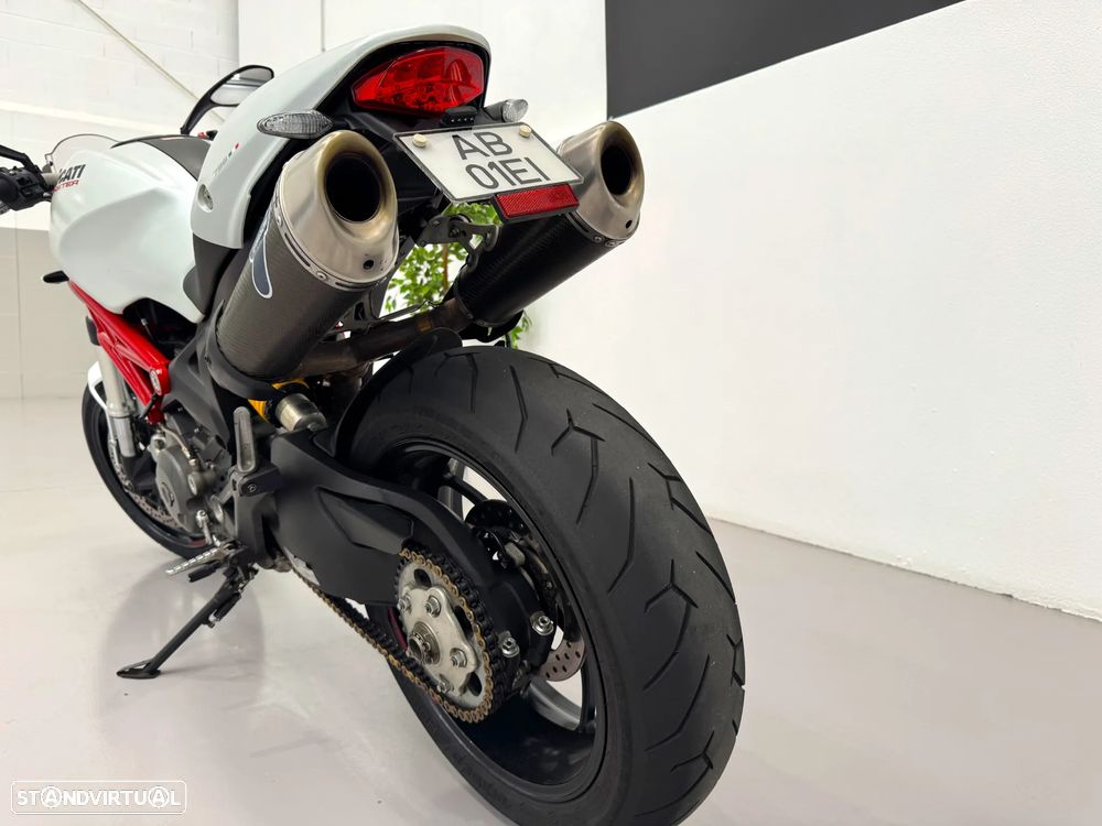 Ducati Monster 796 - 17