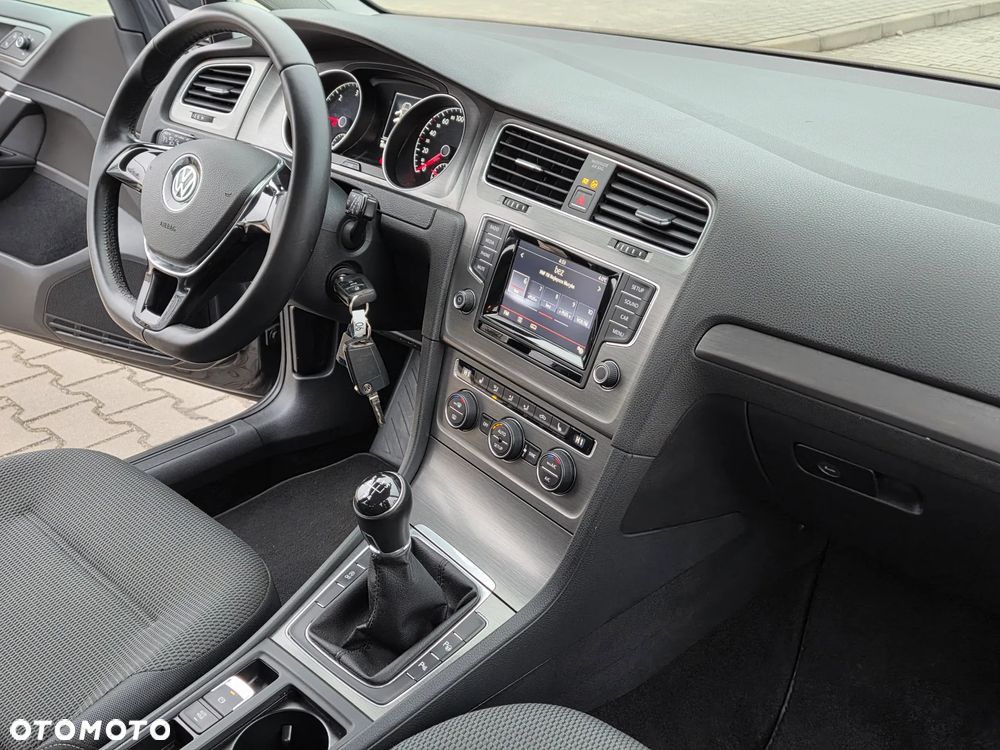 Volkswagen Golf 1.6 TDI BlueMotion Technology Comfortline - 23