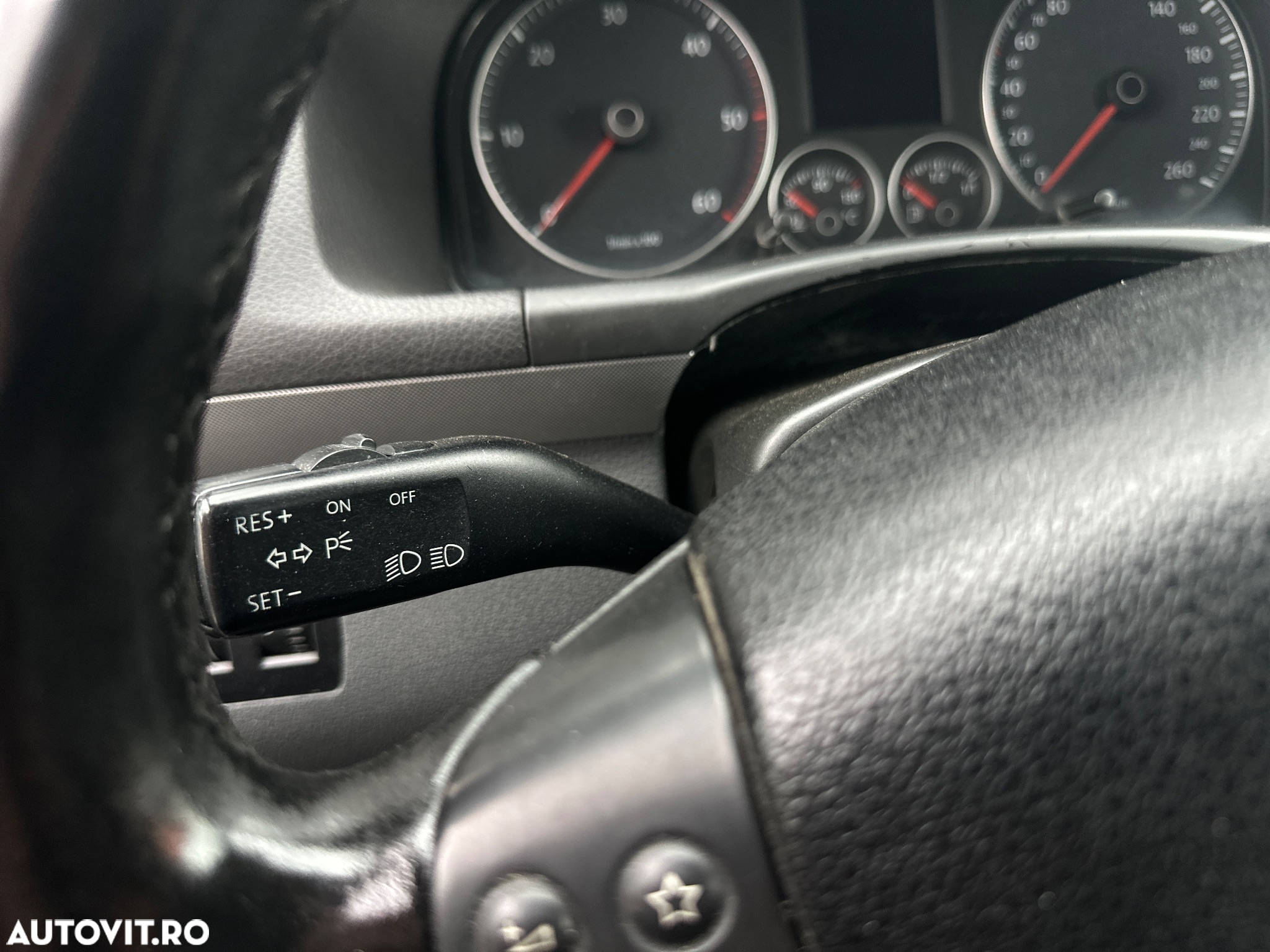 Volkswagen Touran 2.0 TDI Trendline - 12