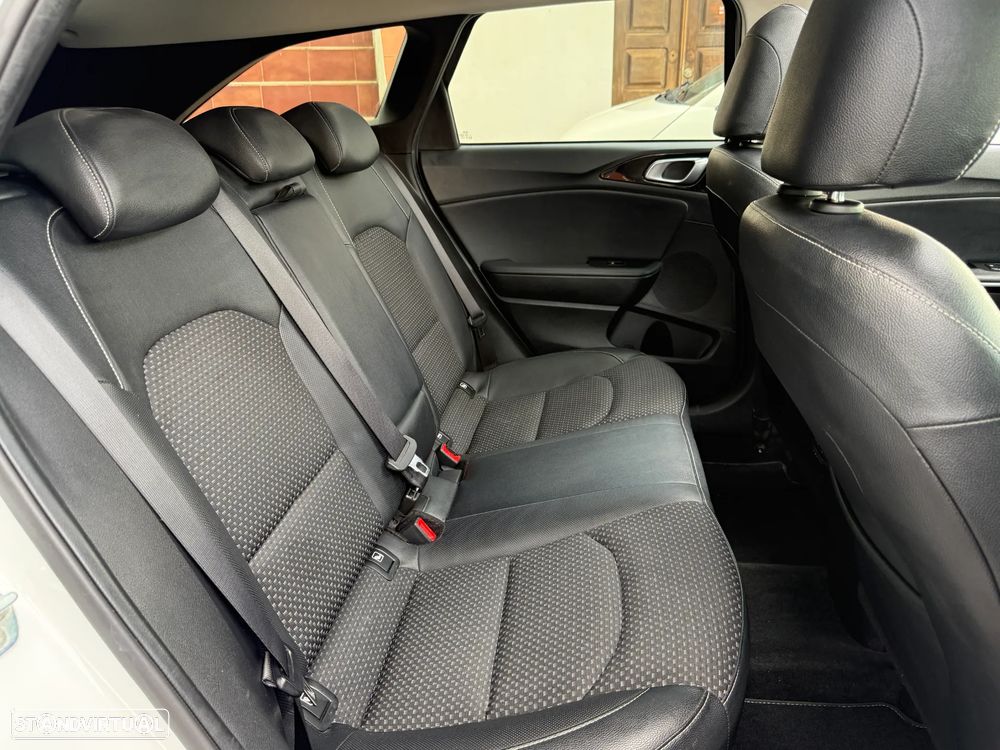Kia Ceed SW 1.6 CRDi MHEV Drive+SRF - 20