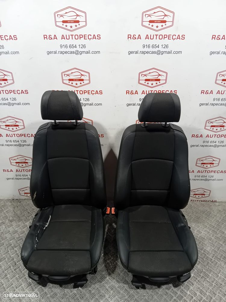 Conjunto de Bancos BMW Série 1 E82 Pack M em Pele e Alcântara Original - 11