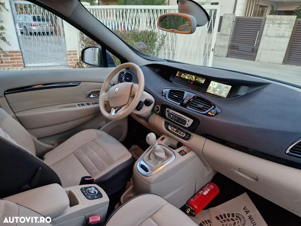 Renault Grand Scenic - 11