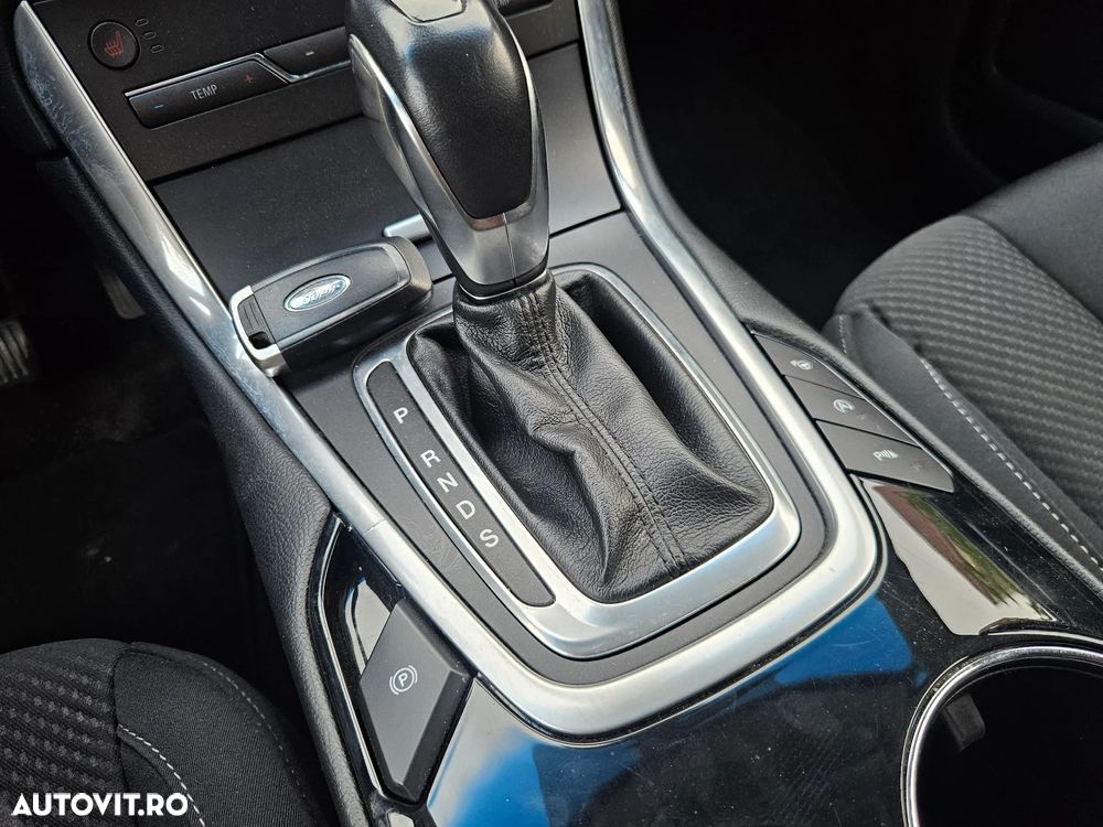 Ford Edge 2.0 TDCi Powershift Titanium - 28