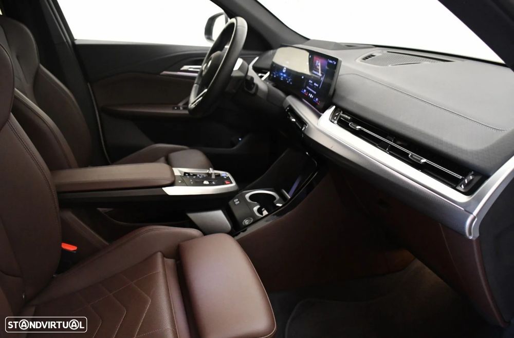 BMW iX2 eDrive20 Edição Desportiva M - 6