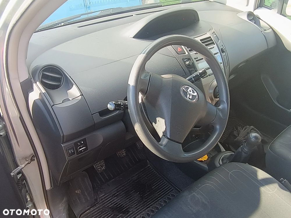 Toyota Yaris - 11