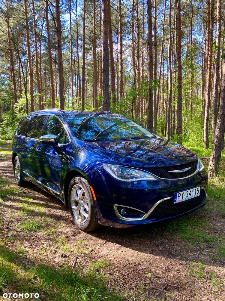 Chrysler Pacifica - 2