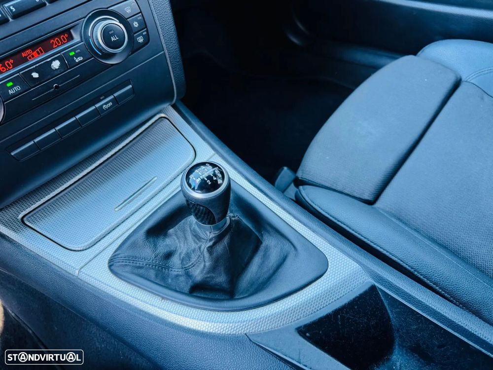 BMW 118 d Pack M - 23