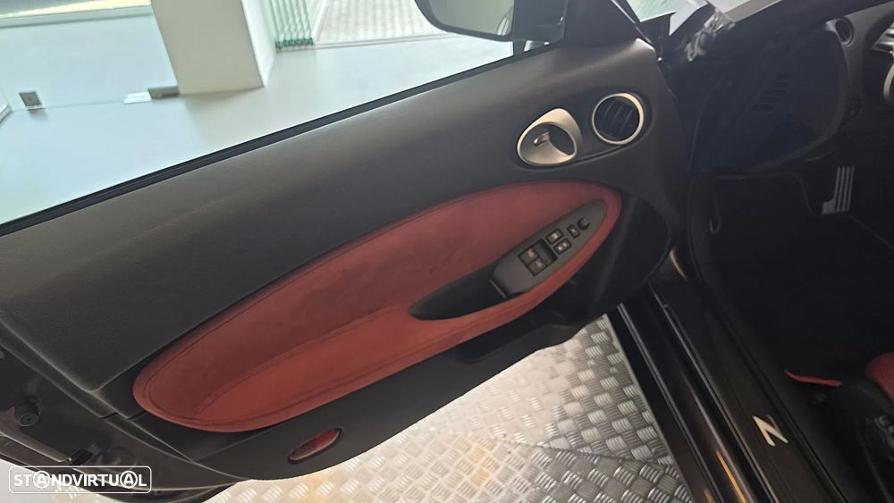 Nissan 370 Z Black Edition - 37