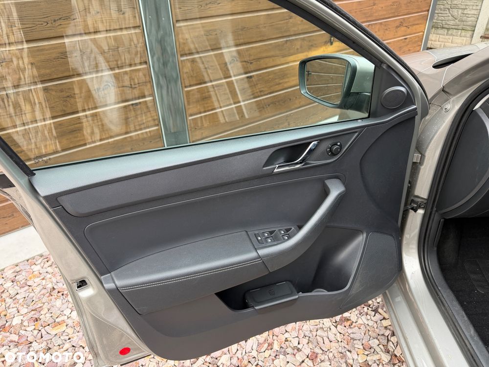 Skoda RAPID 1.4 TSI Style DSG - 12