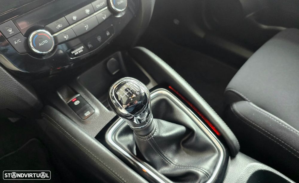 Nissan Qashqai 1.2 DIG-T N-Connecta RS+PS 18 - 29