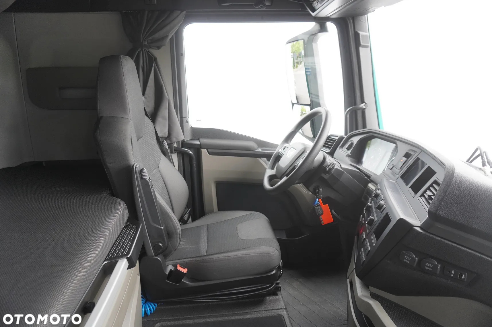 MAN TGX 18.470 / Zestaw / Przyczepa 19 EPAL / Firanka 19 EPAL / 2022 / Retarder / 15 sztuk - 18