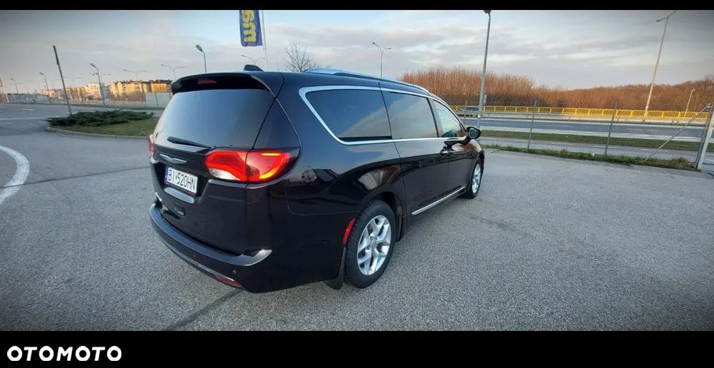 Chrysler Pacifica - 4