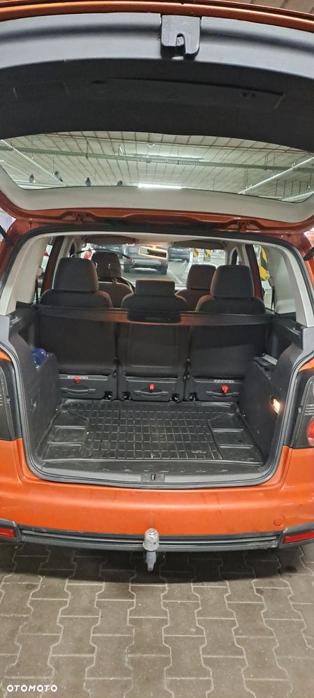 Volkswagen Touran 2.0 TDI DPF Cross - 8