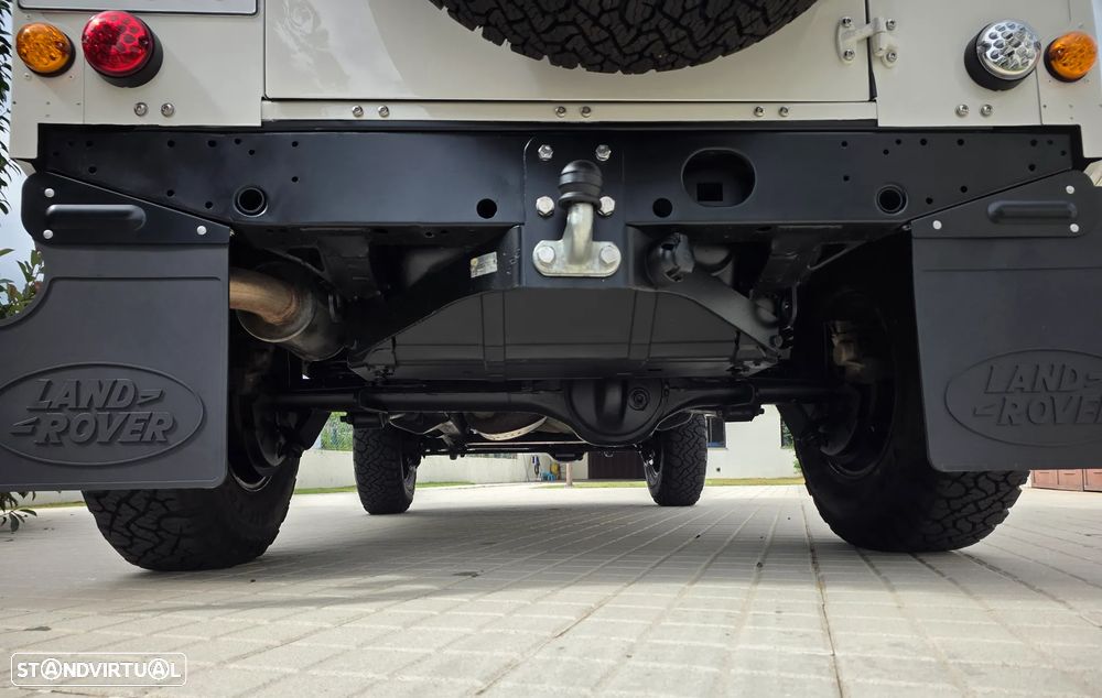 Land Rover Defender 90 2.4 CRD S - 29