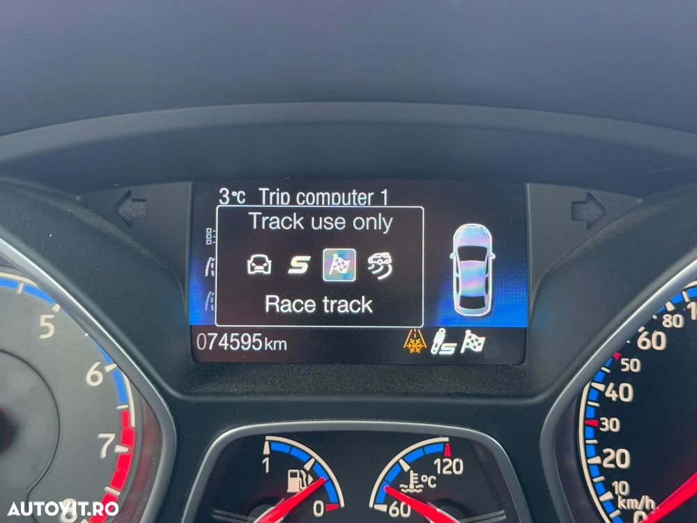 Ford Focus RS - 28