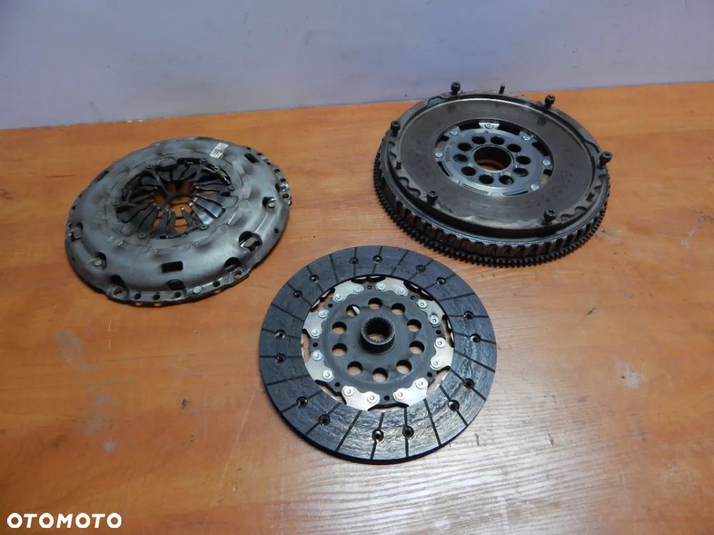 Sprzegło dwumasa 2.5 turbo benz 30681137 Volvo v50 s40 xc90 c30 s80 s60 05-13 Łuków części - 2