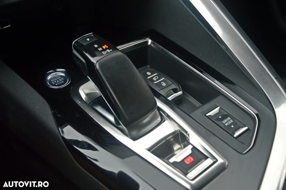 Peugeot 3008 225 e-EAT8 Allure - 33