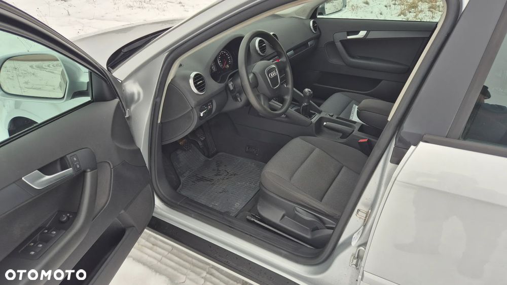 Audi A3 Sportback 1.6 Ambiente - 10