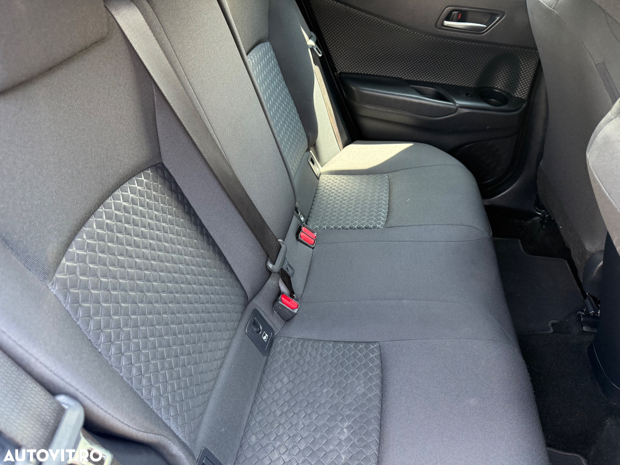 Toyota C-HR 1.8 Hybrid Business Edition - 16