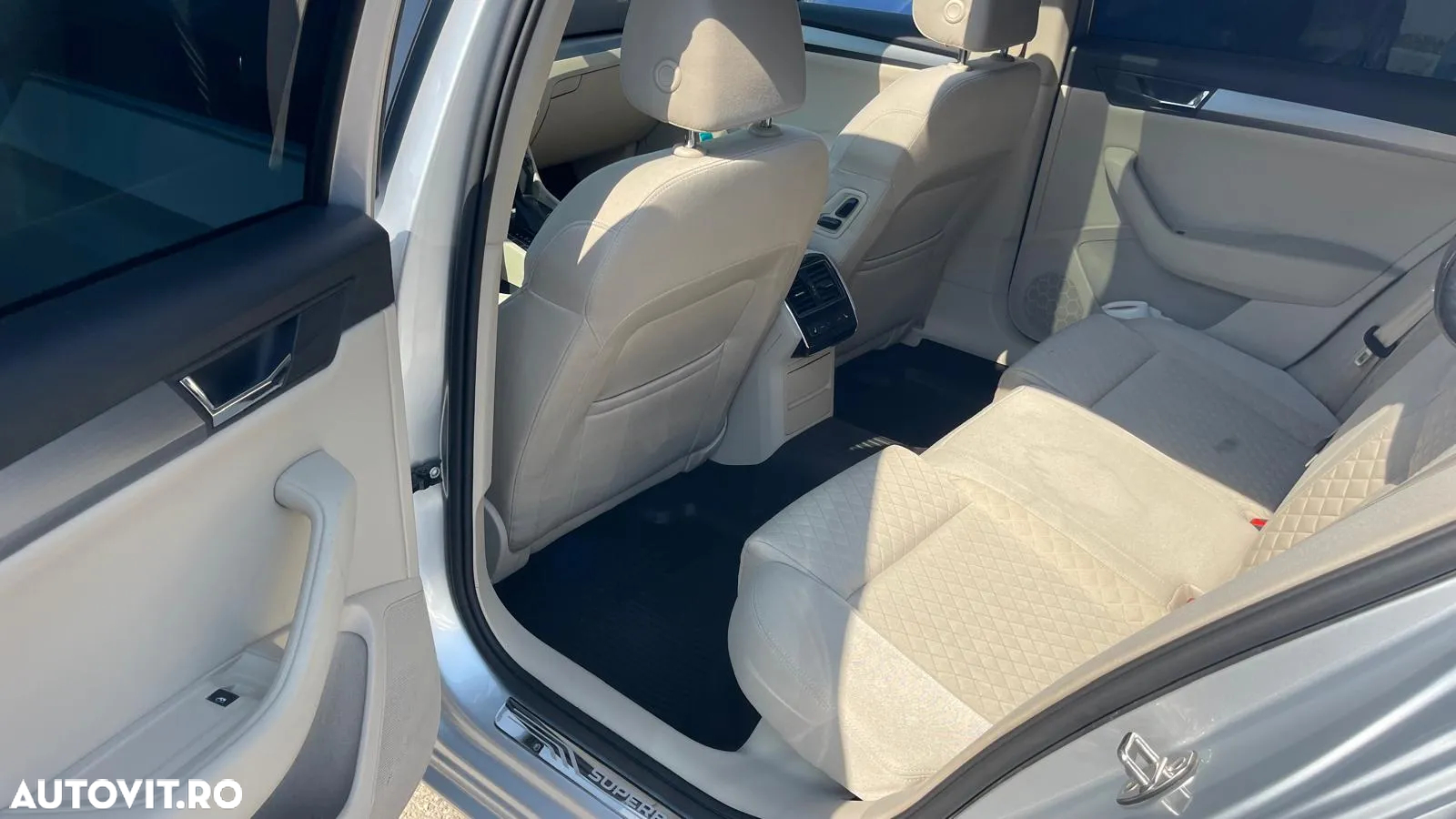 Skoda Superb Combi 2.0 TDI DSG Style - 12