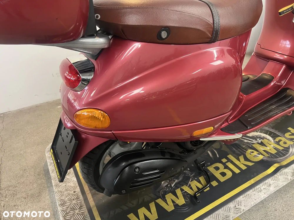 Piaggio Vespa - 17