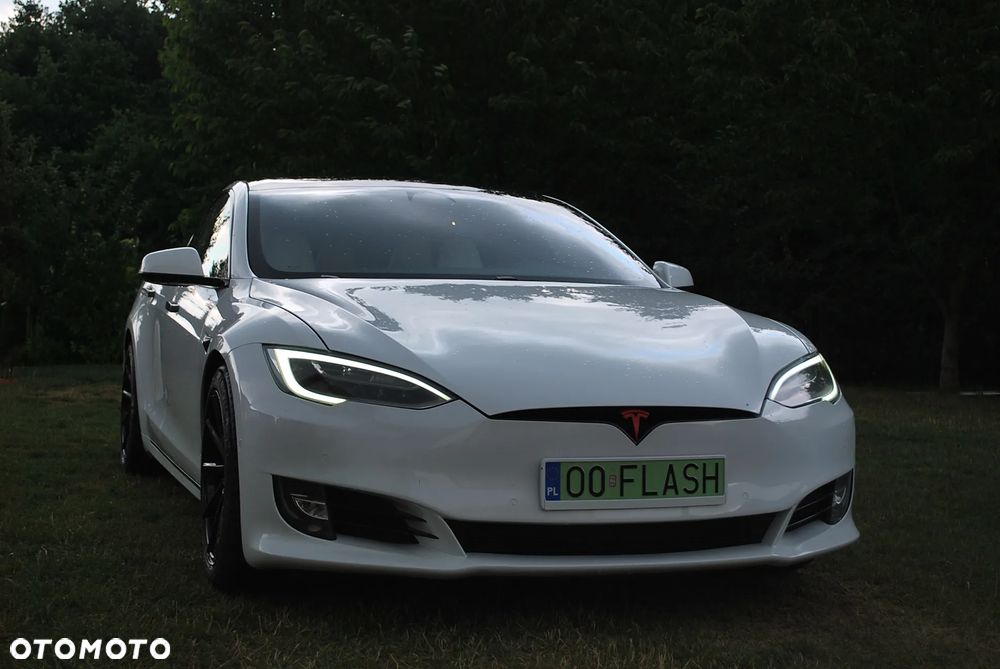 Tesla Model S - 1