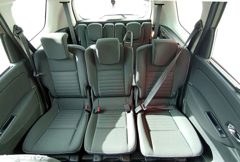 Renault Grand Scenic - 32