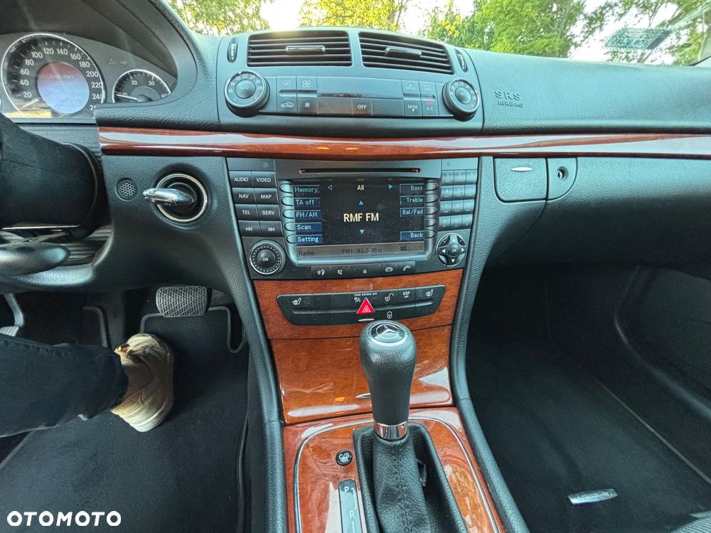 Mercedes-Benz Klasa E 220 T CDI Automatik Classic DPF - 12