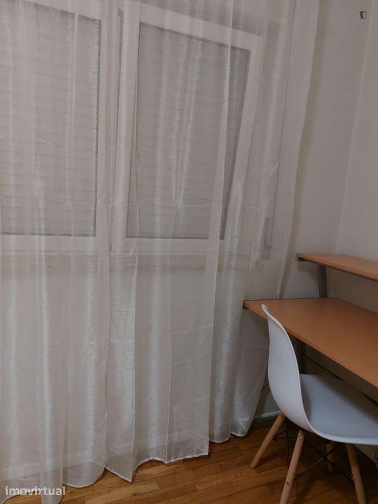Quarto - localizado em Alto de São João Coimbra - Grande imagem: 3/17