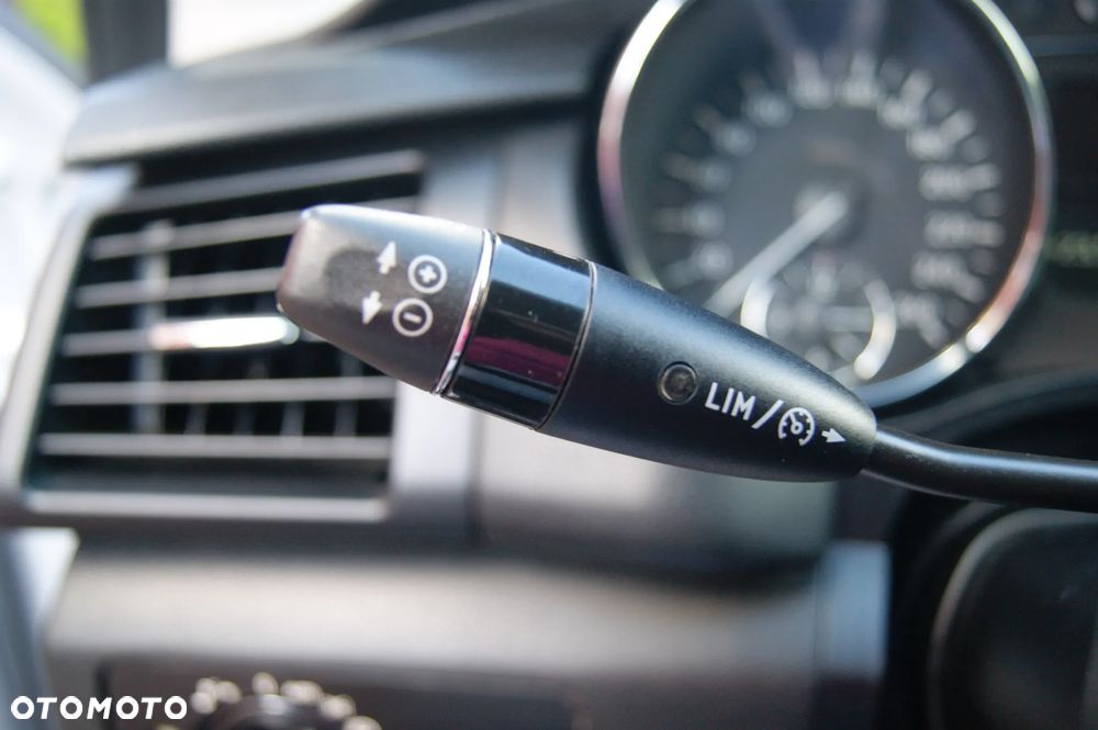 Mercedes-Benz Klasa R 500 4Matic 7G-TRONIC - 23