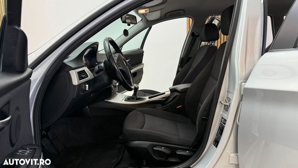 BMW Seria 3 318d xDrive - 14