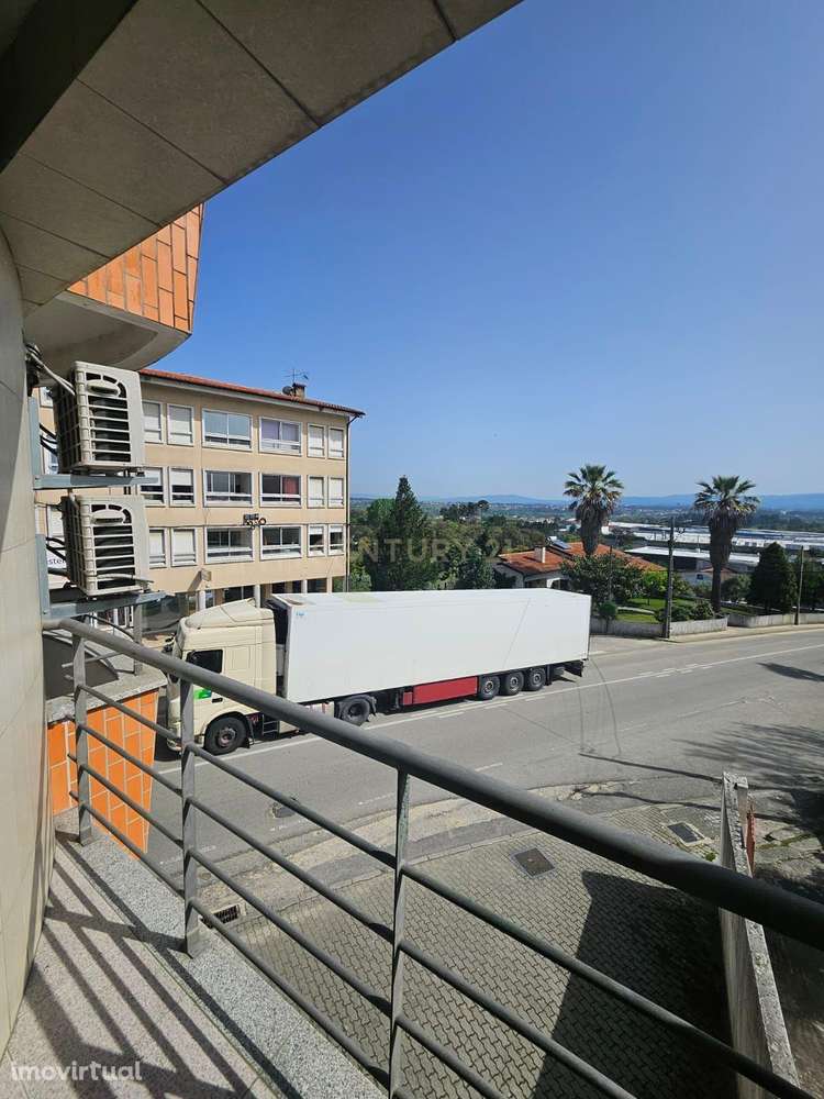 Apartamento T2, com lugar de garagem, Suíte e varandas no Centro de Ol - Grande imagem: 3/16