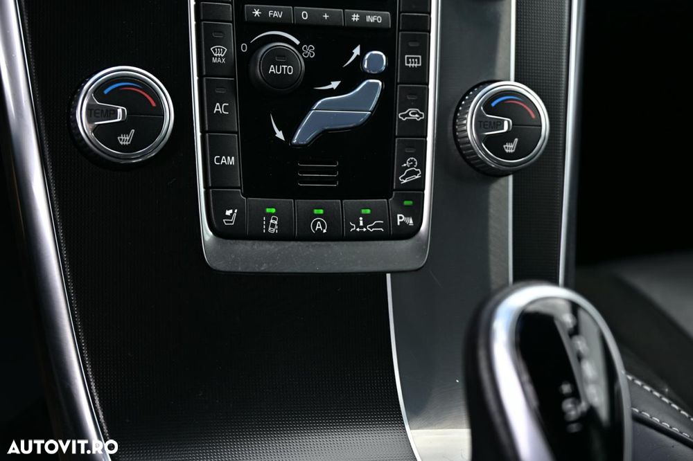 Volvo XC 60 D5 AWD Geartronic Momentum - 35