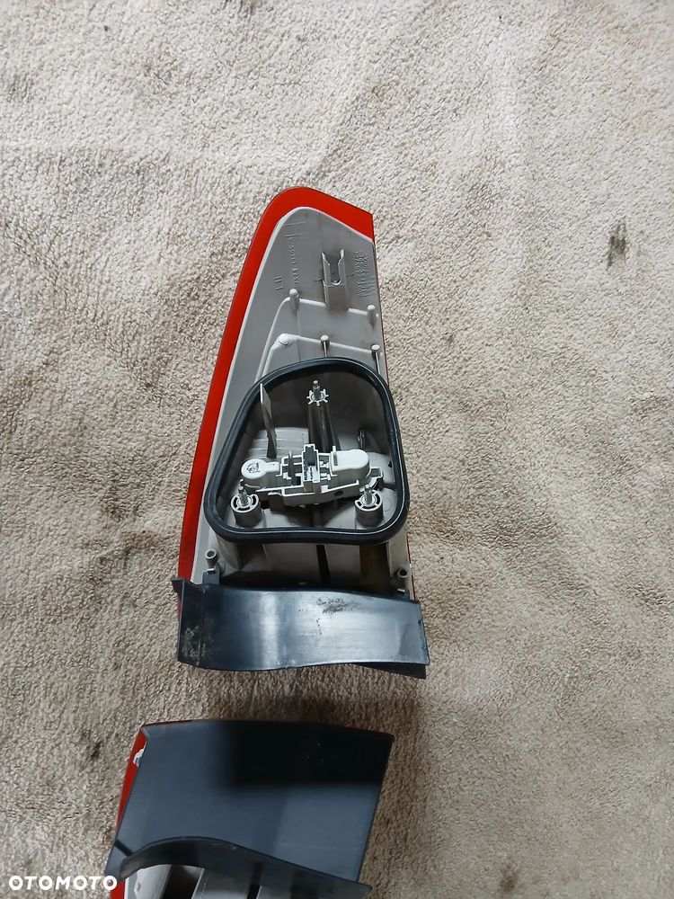 LAMPA TYLNA LEWA FORD MONDEO MK 4 HB. - 6