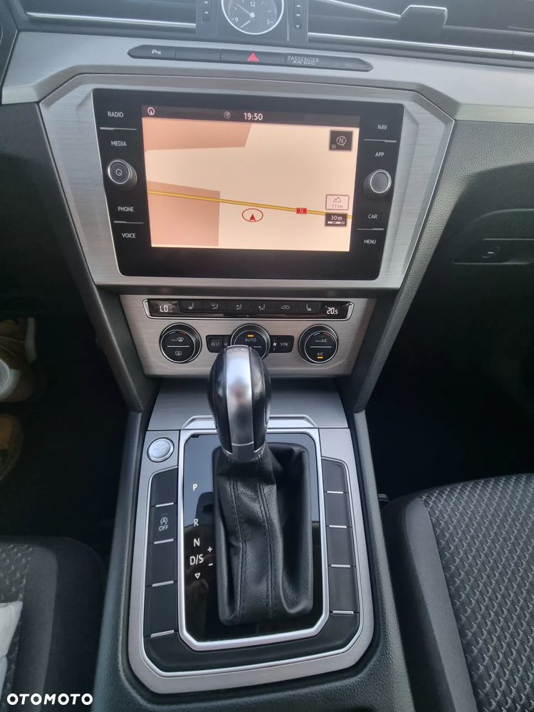Volkswagen Passat Variant 2.0 TDI SCR DSG - 13