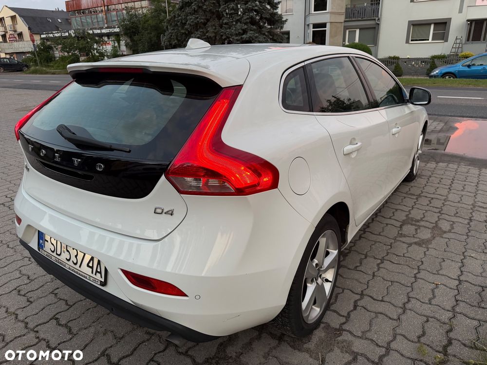Volvo V40 D4 R Design - 8