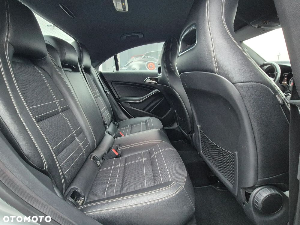 Mercedes-Benz CLA 180 AMG Line - 29