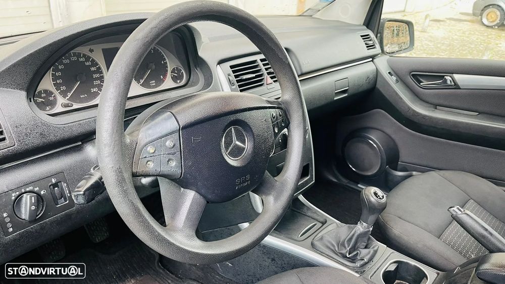 Mercedes-Benz B 180 CDI - 16