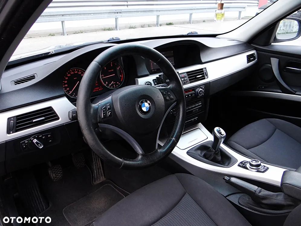 BMW Seria 3 318d DPF Edition Lifestyle - 26