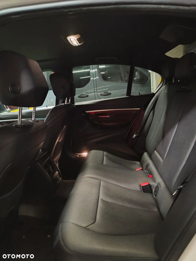 BMW Seria 3 330i Sport Line Sport - 18