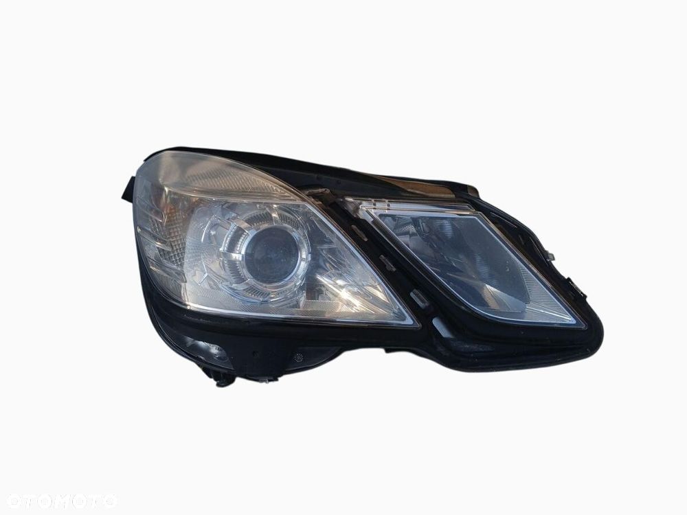 REFLEKTOR PRAWY LAMPA PRAWA PRZÓD ZWYKŁY MERCEDES E-KLASA W212 A2128208461 - 1
